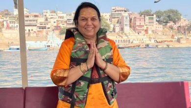 What did Dr. Neelam Gorhe pray to Kashi Vishweshwar?