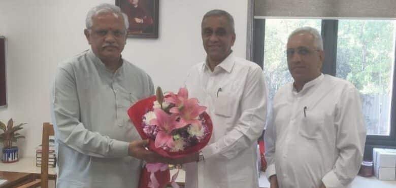 Dhavalikar brothers met BL Santosh