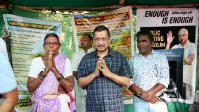 Kejriwal joins Karapur protest, vows repeal of Section 39A