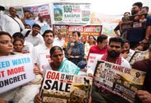 tishi, Goa President Valmiki Naik along with AAP MLAs, Councillors joins Save Karapur protesters at Jantar Mantar
